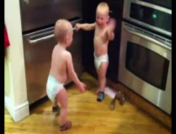 İkiz Bebeklerin Sohbeti İzlenme Rekorları Kırıyor