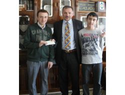 Trafik Kazasında Hayatını Kaybeden Eğitimcinin Ailesine 15 Bin Tl Destek