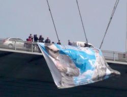 Boğaz Köprüsü'nde 'Poster' Gerginliği