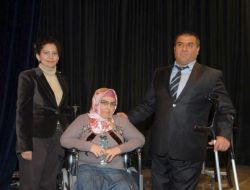 Üniversiteliler 6 Ton Mavi Kapak Topladı; 12 Engelliye Tekerlekli Sandalye Aldı