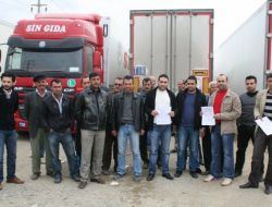 İhracatçılar, Uzun Süren Denetim İşlerimini Eylem Yaparak Protesto Etti