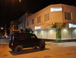 Nusaybin'de Polise Ses Bombası Atıldı