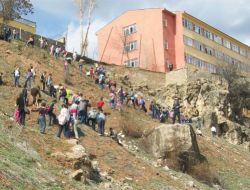 Tuncelili Öğrencilerin Ağaç Sevgisi