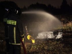 Sürücü Boru Hattına Çarptı, Yanarak Öldü