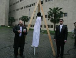 Adliye Önüne Dar Ağacı Kurup, İdamı Savundular