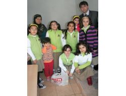 Öğrenciler Harçlıklarıyla Yoksul Aileye Gıda Paketi Ulaştırdı