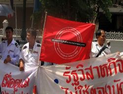 Tayland'da Otobüs Şoförleri Ve Biletçiler Eylem Yaptı