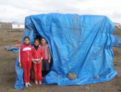 Evlerinin Tavanı Çöken Aile Barakada Hayat Mücadelesi Veriyor
