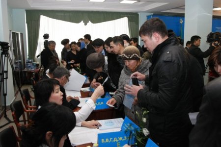 Kazakistan'da Oy Verme İşlemi Başladı