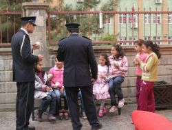 Polis, Çadırda Teçhizatlarını Sergiledi