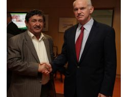 Papandreu Kaddafi'nin Özel Temsilcisini Kabul Etti