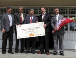 Kalite Ödülünü Kardeş Okula Bağışladılar