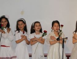 Özel Safvettli Öğrencilerden İngilizce Gecesi