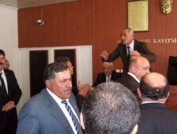 Chp'li Başkan Hem Oturumu Yönetti, Hem De Kendini Kura İle Başkan Seçtirdi