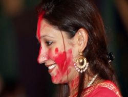 Hintli Kadınlar Kocalarını Kem Gözlerden Korumak İçin Dua Ediyor