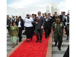 Cumhurbaşkanı Gül, Cakarta'daki Kalibata Şehitliğini Ziyaret Etti