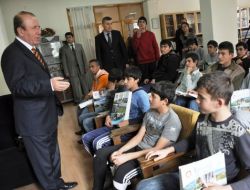 Vali, Yuva Çocukları İçin Verdiği Halı Saha Sözünü Tuttu