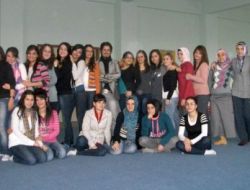 Eynesil Meslek Yüksekokulu Öğrencilerinden Çocuklar İçin Müzikal Gösteri