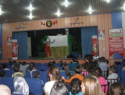 Zambak Yayınları Tiyatro Ekibi, Eğlendirirken Eğitiyor