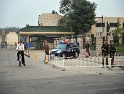 Çin, 60. Kuruluş Yıldönümü İçin Pekin'in Merkezini İnsandan Temizliyor