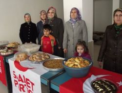 Sp'li Hanımlar Edremit'te Kermes Düzenledi