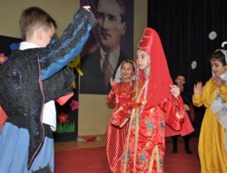 Konuralpli Öğrencilerden Okuma Şenliği