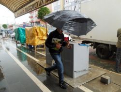 Cizre'de Yağmur Vatandaşları Hazırlıksız Yakaladı