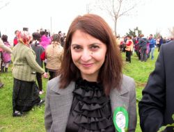 Resim Öğretmeni, 20 Aylık Bebeği İçin 20 Fidan Dikti