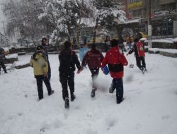 KIŞ NİSAN KAR’I İLE GERİ GELDİ