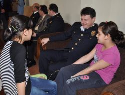 Edirne Polisi, Yuvada Kalan Çocukları Ziyaret Etti