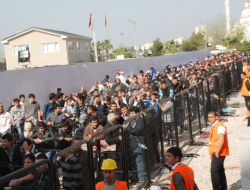 Teknoloji Mağazasında İndirim İzdihamı