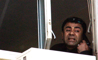 'İnsan İki Şey için Yaşar'