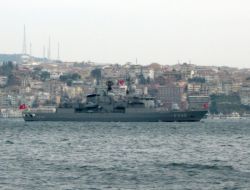 Savaş Gemilerinden İstanbul Boğazı'nda Tören Geçişi