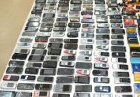 Cep telefonu kaçakçılarına darbe