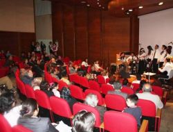 Sağlık Söyleşisinde Acıbadem Korosu Sürprizi