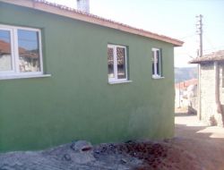 Gördes Kaymakamlığı İki Aileye Yeni Evlerini Teslim Etti