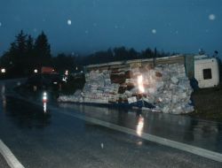 Ağır Yaralı Taşıyan Ambulans Kaza Yaptı