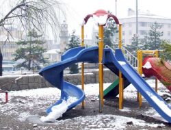 NİSANDA YAĞAN KAR ŞAŞIRTTI