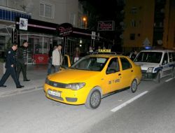 Taksiciyi Bıçaklayan Zanlı Kaçtı