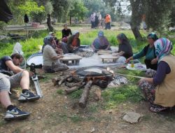 Alman Gazeteci, Anadolu Kadının Gözleme Yapımını Avrupalılara Tanıtacak