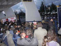 İşten Çıkarılan İşçiler, Polis Müdahalesiyle Tahliye Edildi