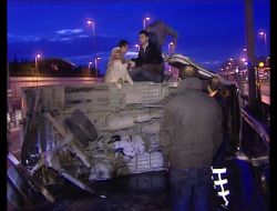 Kamyonette Sıkışan Sürücü Vatandaşlarca Kurtarıldı