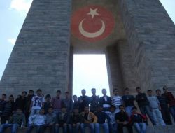 Liseli Gençler Çanakkale Şehitliği’ni Ziyaret Etti