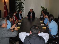 Öğrenciler, Kendilerini Çanakkale'ye Uçakla Gönderen Kaymakamlığı Ziyaret Etti