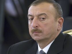 Aliyev'den 150 gazeteciye ev