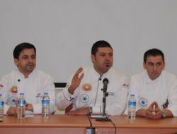 Kız Öğrenciler Aşçıları Terletti