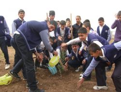 Silopi İmam Hatip Lisesi Öğrencileri Fidan Dikti