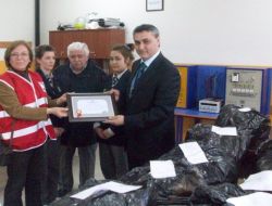 Topladıkları Eşyaları Kızılay'a Teslim Ettiler