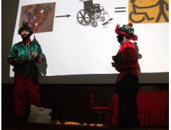 Türk Öğrenciler, İspanya'da Hacivat İle Karagöz'ü Canlandırdı