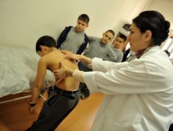 Öğrenciler, Omurga Eğriliği Taramasından Geçti